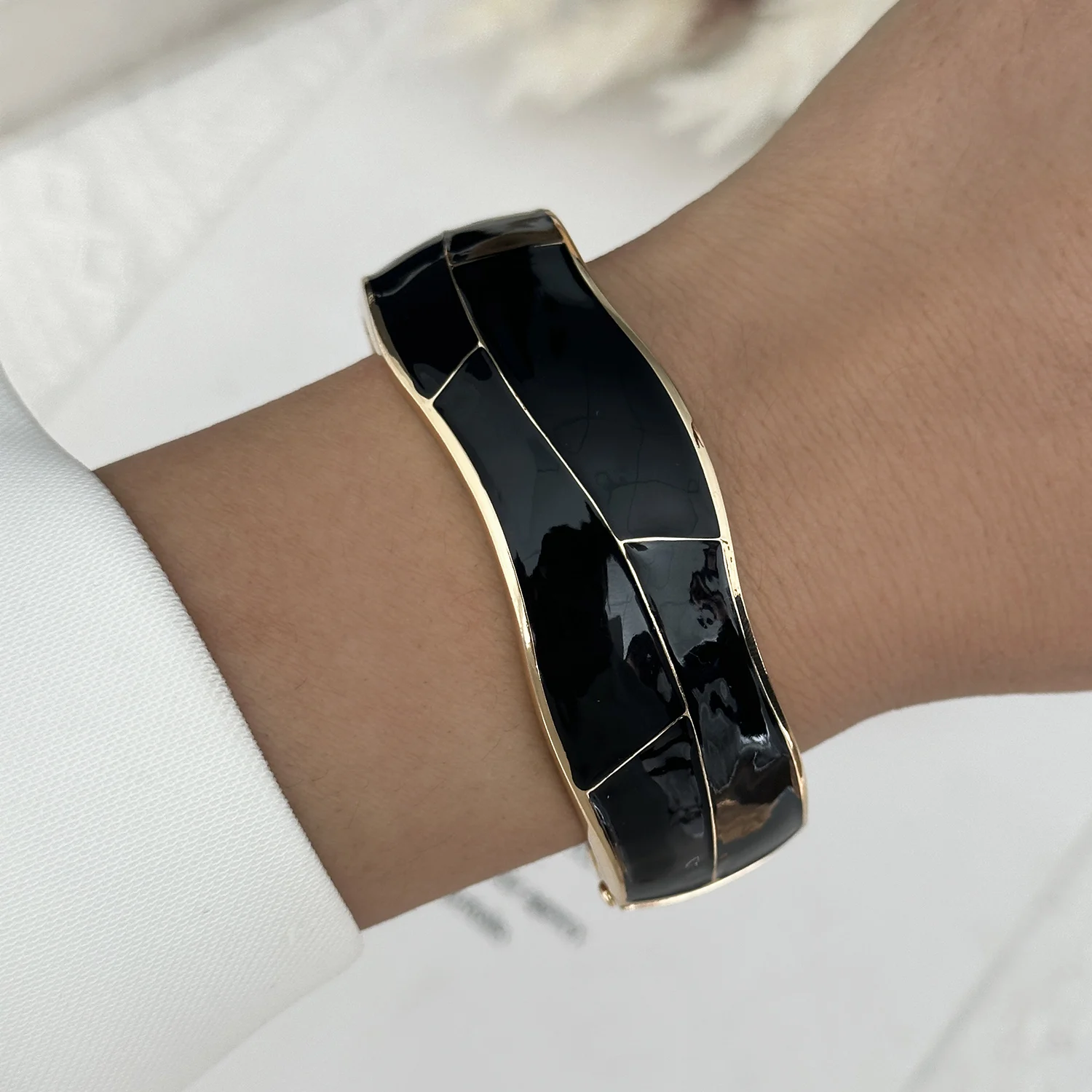 Vintage Punk White Enamel Dripping Oil Round Bangles For Women Exaggerated Geometric Wide Cuff Bracelets Hip Hop Party Jewelry