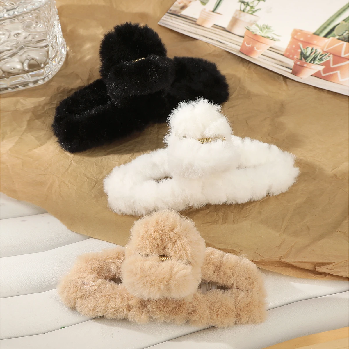 AWAYTR, 3 uds., pinza para el pelo de piel sintética, pinza para el pelo de invierno de Corea, pinza para el pelo dulce para la espalda, pinza de tiburón de felpa, accesorios para el cabello para mujer