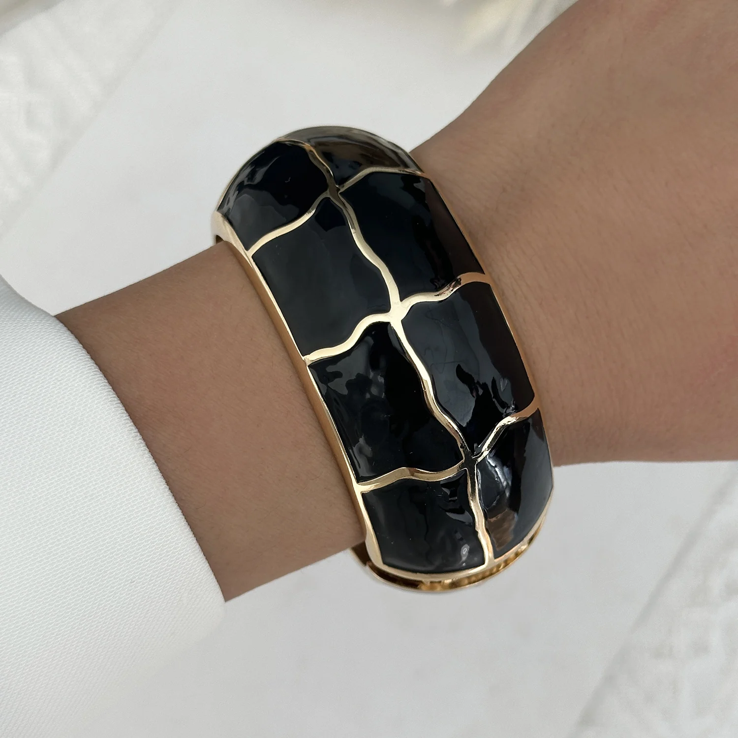 Vintage Punk White Enamel Dripping Oil Round Bangles For Women Exaggerated Geometric Wide Cuff Bracelets Hip Hop Party Jewelry