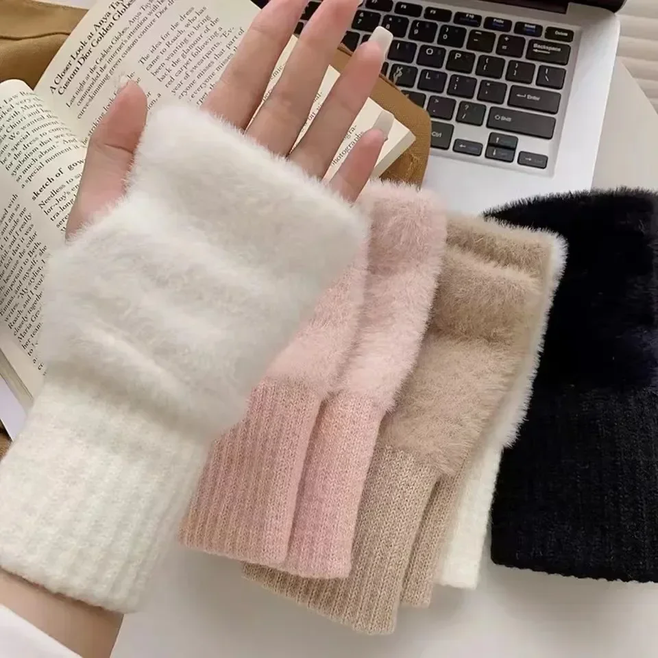 Fashionable Half Finger Gloves Suitable for Women's Soft and Warm Winter Luxurious Solid Color Plush Knitted Fingerless Gloves