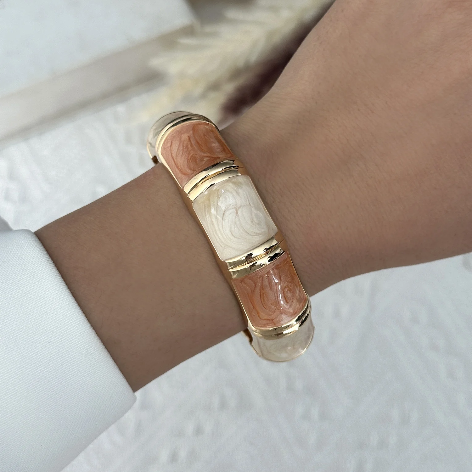 Vintage Punk White Enamel Dripping Oil Round Bangles For Women Exaggerated Geometric Wide Cuff Bracelets Hip Hop Party Jewelry