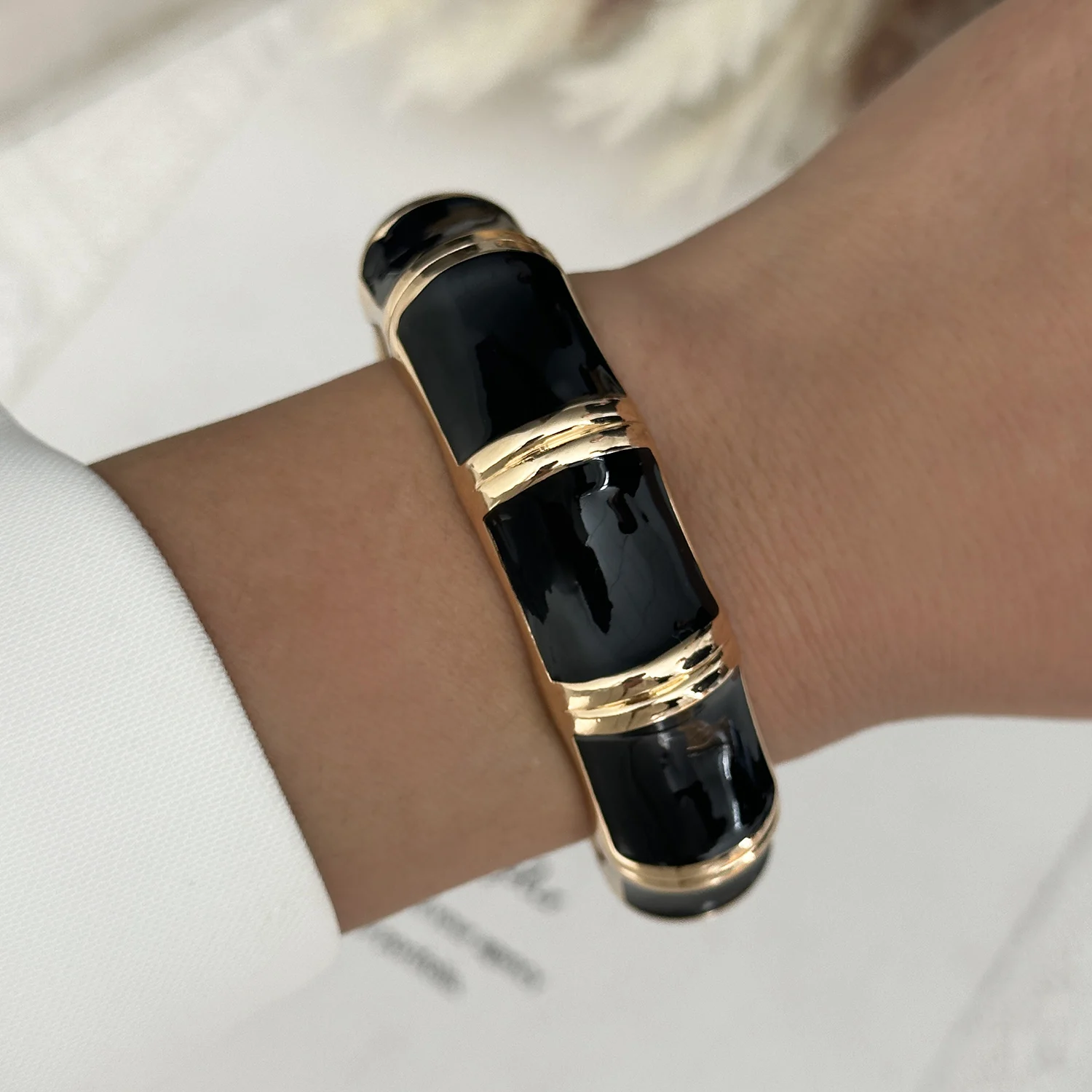 Vintage Punk White Enamel Dripping Oil Round Bangles For Women Exaggerated Geometric Wide Cuff Bracelets Hip Hop Party Jewelry